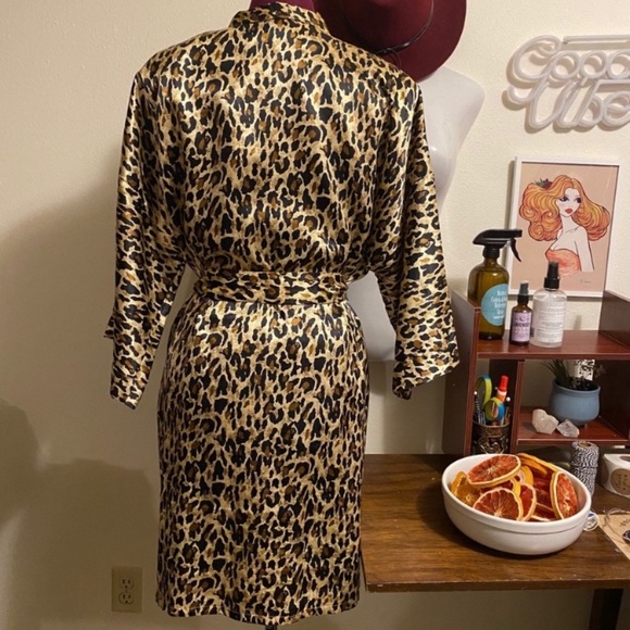 Vintage Nordstrom Lingerie Leopard Robe - Picture 8 of 13